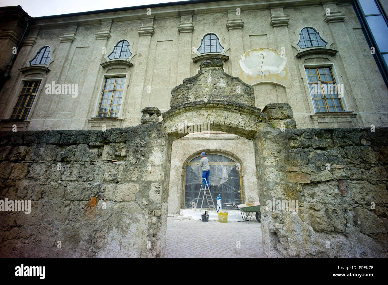 Il monastero di Raitenhaslach nella città di Burghausen, regione Inn-Salzach, Alta Baviera, dopo la ricostruzione e il restauro per l'Università Tecnica di Monaco di Baviera. Foto Stock