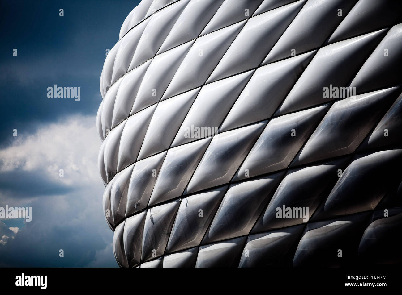 Il guscio esterno della Allianz Arena in Froettmaning. Foto Stock