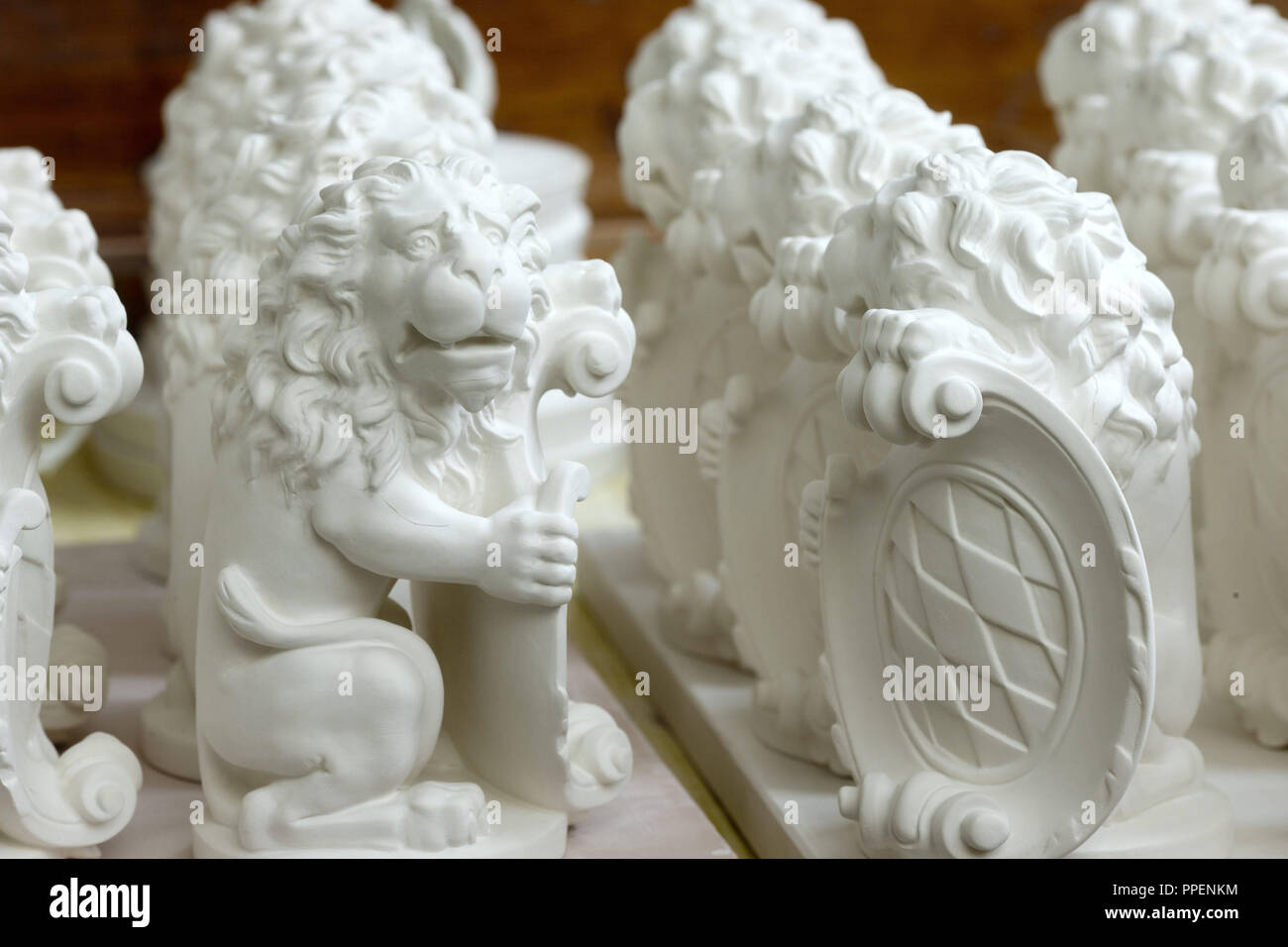 Materie di porcellana lions bavarese nel castello di Nymphenburg manifattura di porcellana a Monaco di Baviera. Foto Stock
