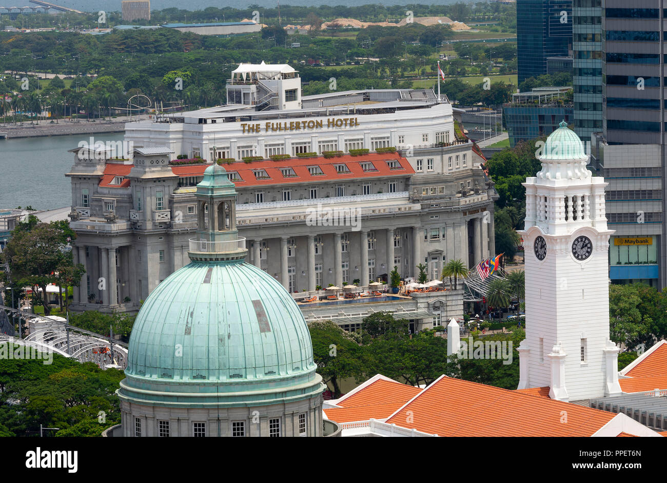 Vista aerea del lussuoso Hotel Fullerton affacciato sulla baia di Marina e il fiume Singapore a Singapore Repubblica di Singapore Asia Foto Stock