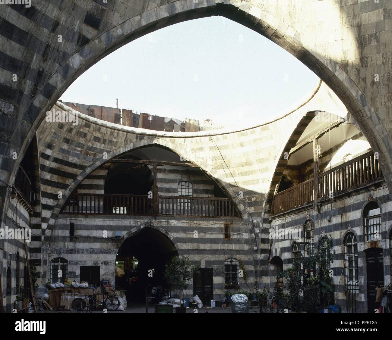 La Siria. Damasco. Khan come'ad Pasha, old caravanserai costruito 1751. Stile ottomano. Interno. Vicino Oriente. Foto prima di siria guerra civile. Foto Stock