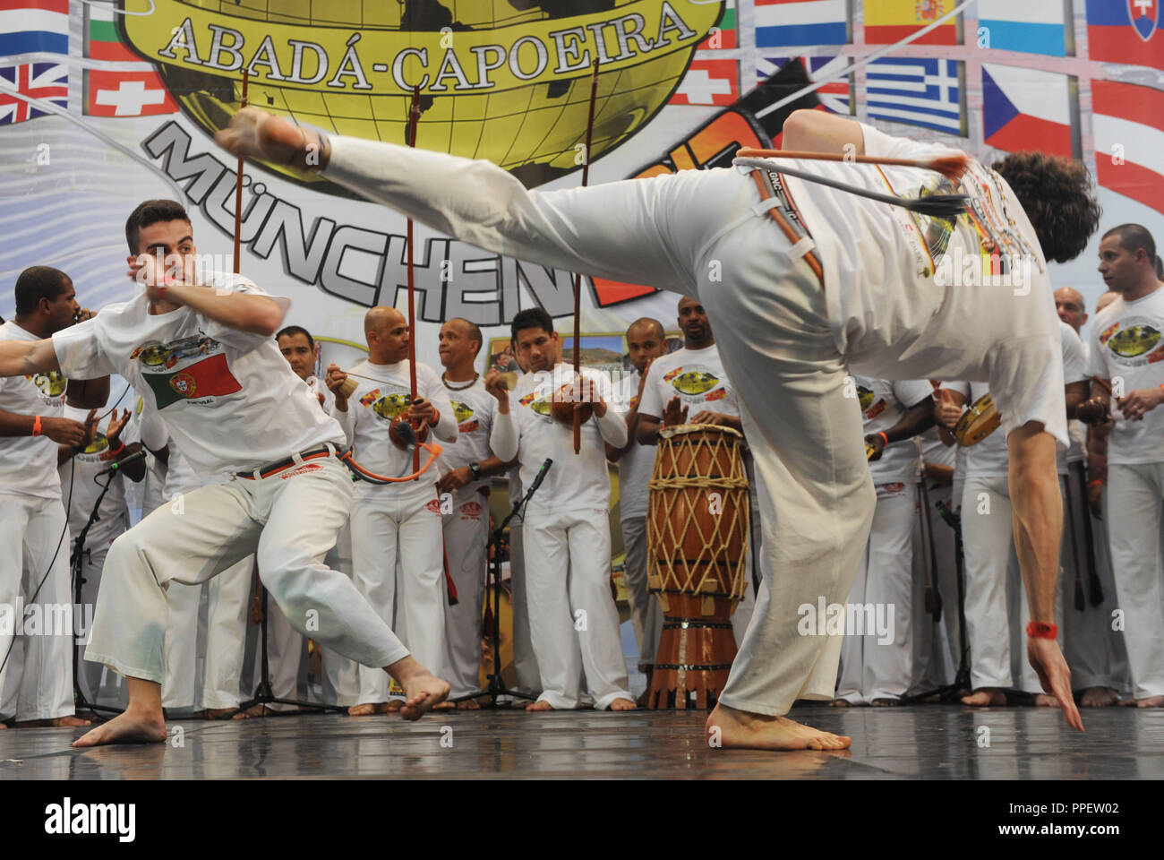Semifinali e finali di domenica al XV Campionato Europeo Abada Capoeira nella hall di SV Muenchen in Laim. Foto Stock