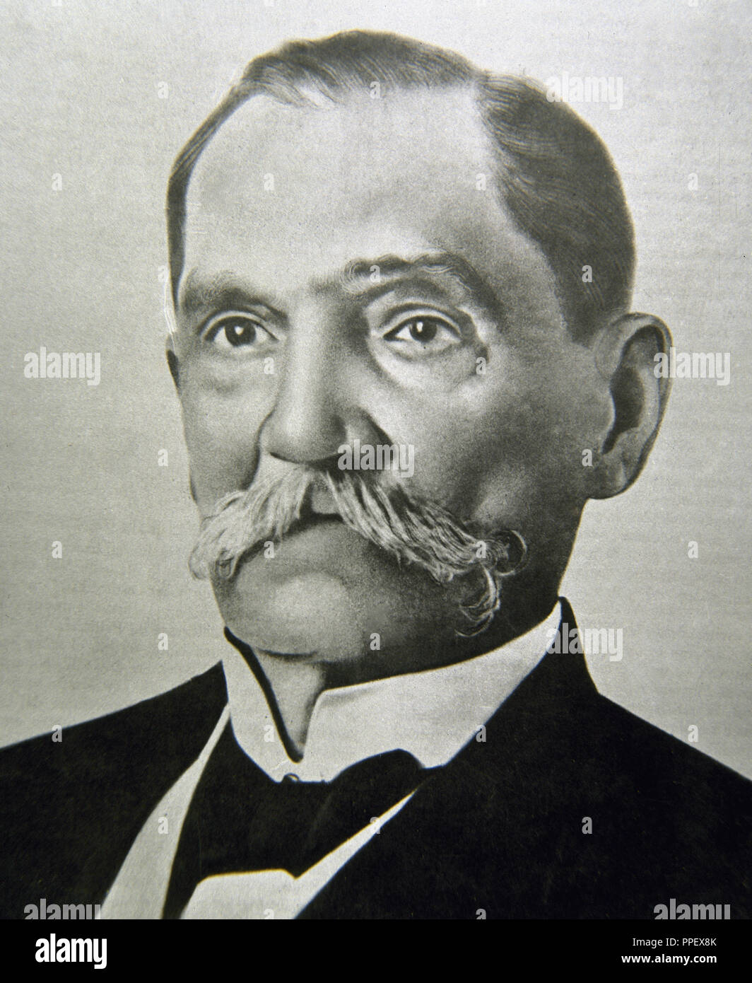 ESTRADA PALMA, Tomás (Bayamo, 1835-Santiago de Cuba, 1908). Político cubano. La Cámara de la República lo eligió presidente en 1876, cargo que desempeñó hasta que fue detenido y deportado a España en 1877. Reconocida la Independencia, regresó a Cuba y se hizo cargo de la Presidencia de la República entre los años 1902 y 1906. Reproducción de fotografía. Foto Stock