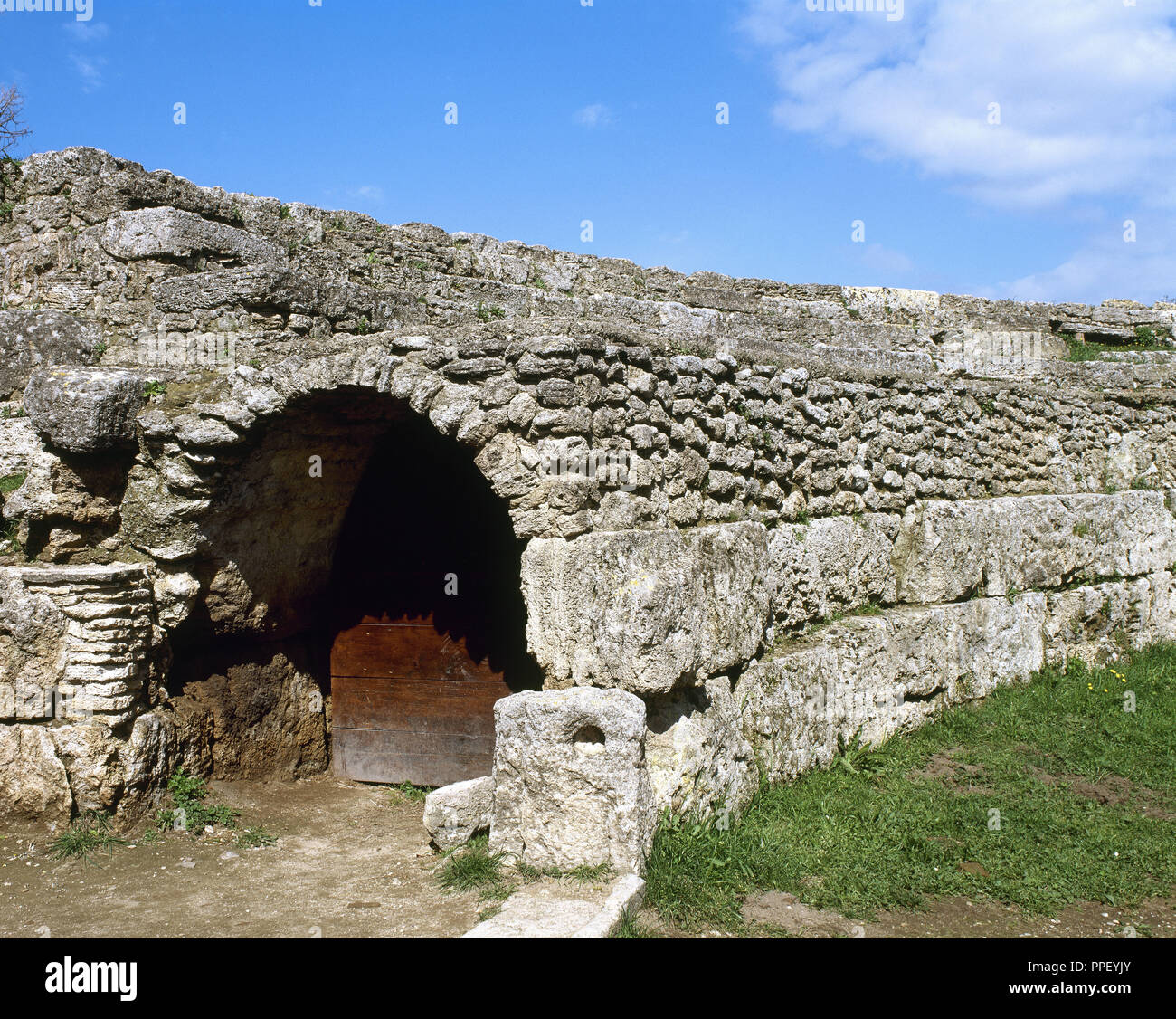 L'Italia. Paestum. Le pareti di anfiteatro romano. I secolo A.C. Campania. Il sud dell'Italia. Foto Stock