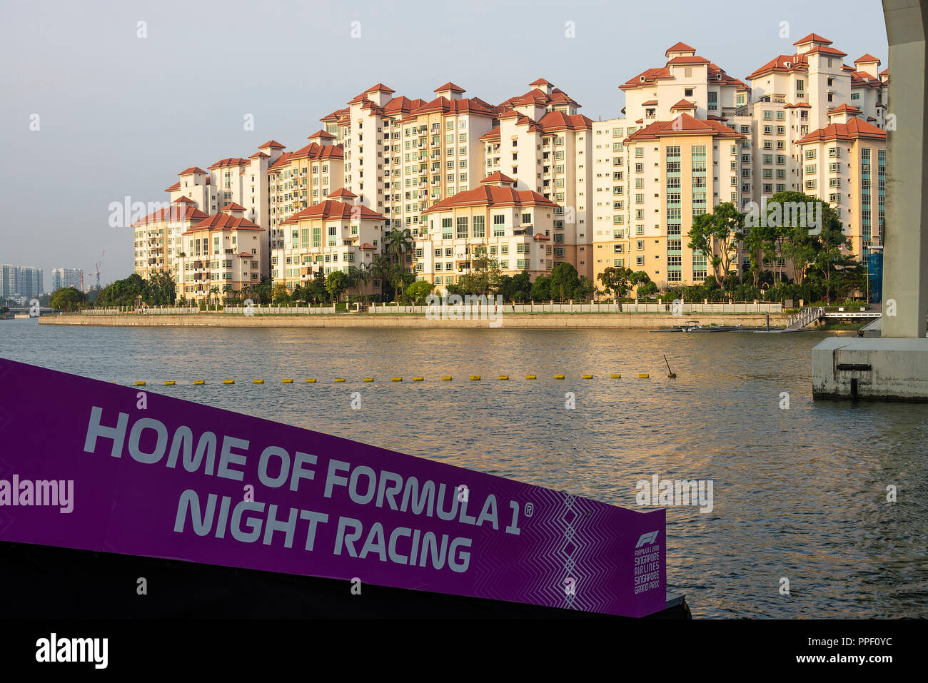 L'attraente costa Rhu complesso condominiale affacciato sulla baia di Marina prelevati durante il Grand Prix di Singapore Repubblica di Singapore Asia Foto Stock