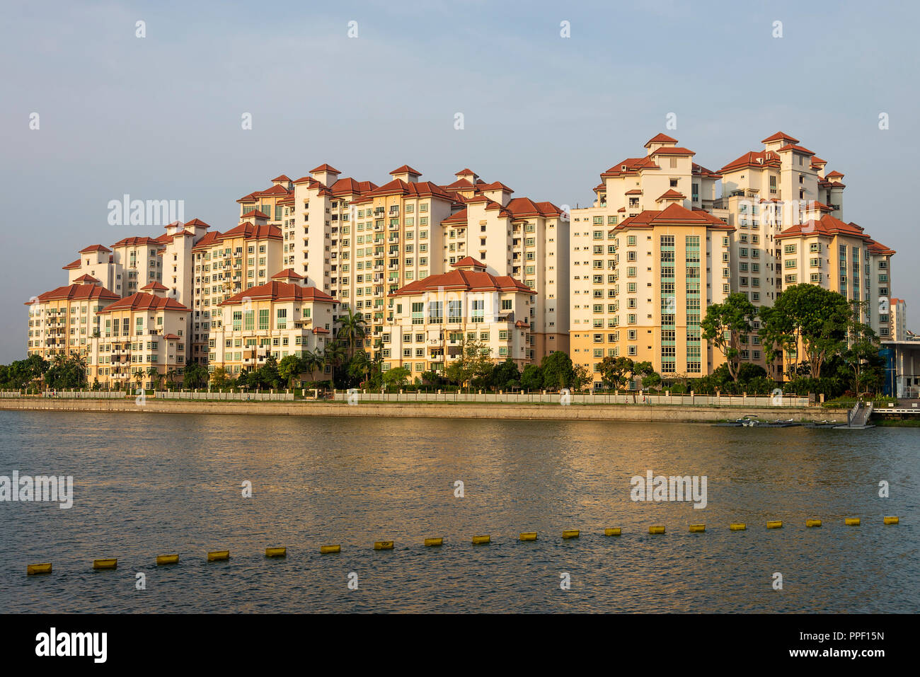 L'attraente costa Rhu complesso condominiale affacciato sulla baia di Marina prelevati durante il Grand Prix di Singapore Repubblica di Singapore Asia Foto Stock