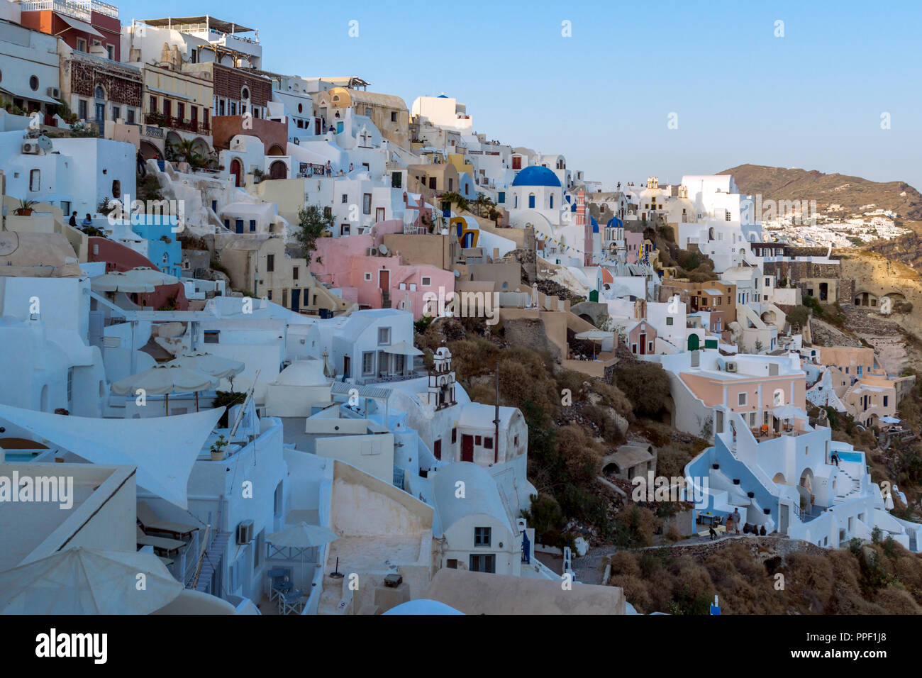 SANTORINI, Grecia - 4 Maggio 2013: Un tramonto meraviglioso nella cittadina di Oia - Santorini Island, SANTORINI, CICLADI Grecia Foto Stock