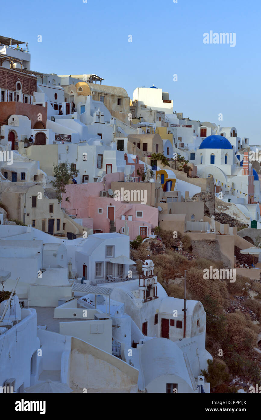 SANTORINI, Grecia - 4 Maggio 2013: Un tramonto meraviglioso nella cittadina di Oia - Santorini Island, SANTORINI, CICLADI Grecia Foto Stock