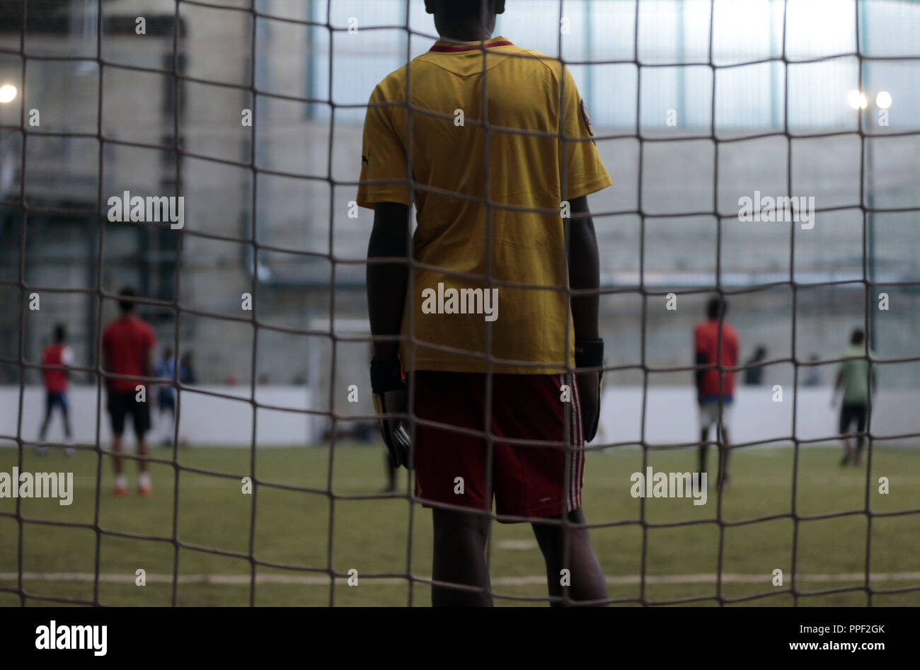 I giovani a un torneo di calcio organizzato dalla streetworkers del gruppo Johannesplatz nel calcio parco sulla strada Colmdorf in Aubing, Monaco di Baviera, Germania Foto Stock