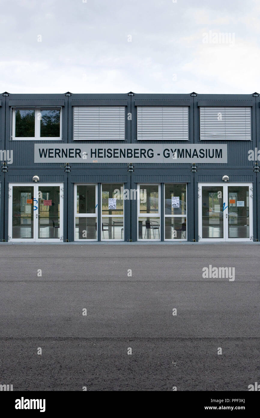 Il Werner-Heisenberg palestra di Garching contiene classi in un contenitore dal settembre 2011 dovuti alla ricostruzione della scuola. Foto Stock