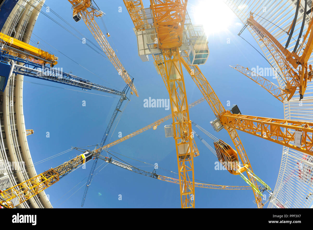 Gru edili alla 'Bauma 2013' sulla Riem esposizioni. Foto Stock