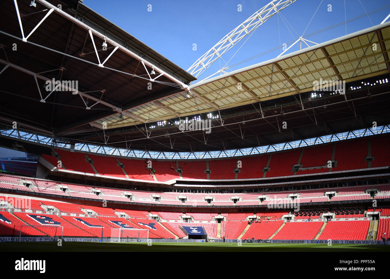 Lo stadio di Wembley per il match di Premier League tra Tottenham Hotspur e Liverpool allo Stadio di Wembley , Londra , 15 settembre 2018 solo uso editoriale. No merchandising. Per le immagini di calcio FA e Premier League restrizioni si applicano inc. no internet/utilizzo mobile senza licenza FAPL - per i dettagli contatti Football Dataco Foto Stock