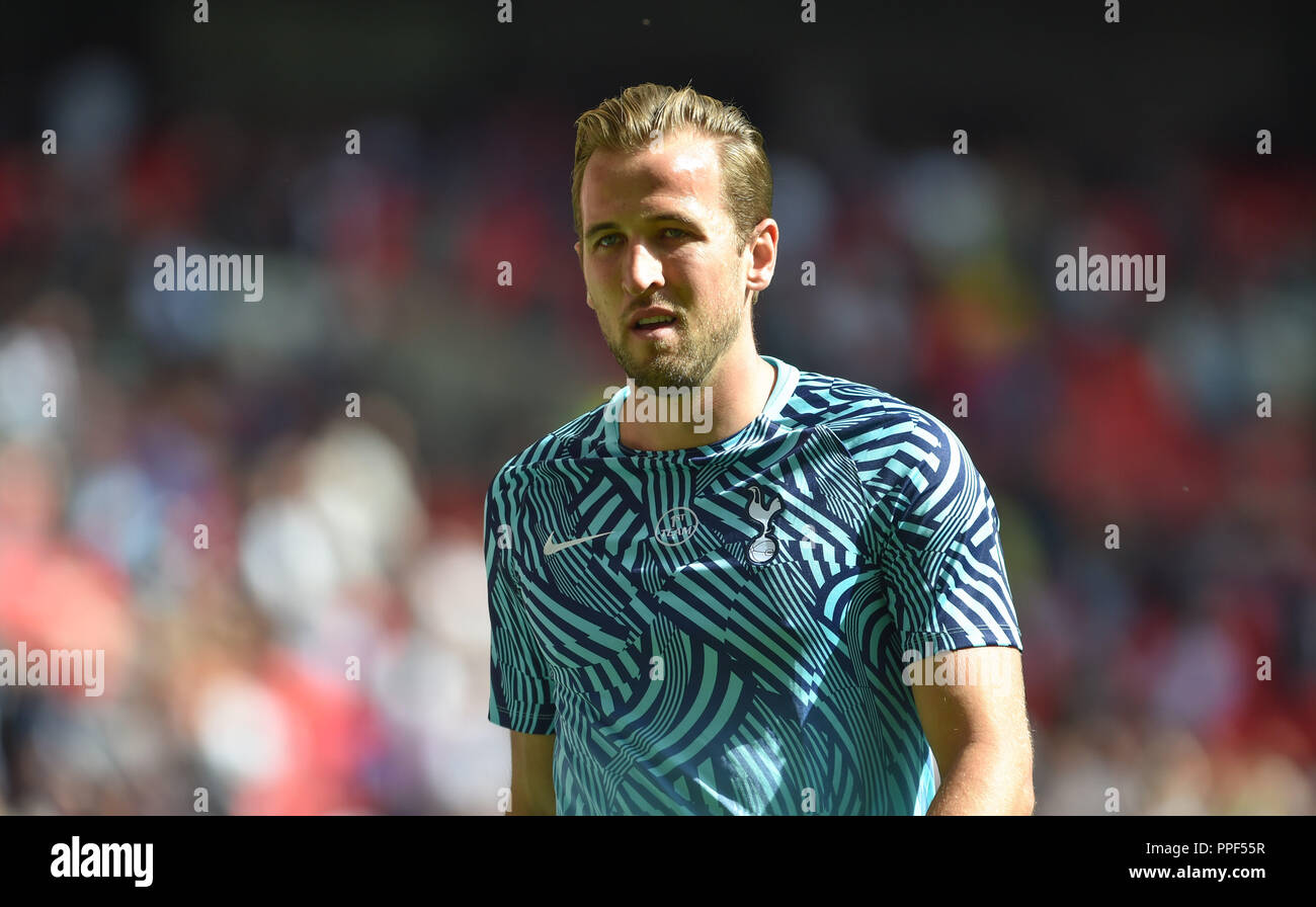 Harry Kane of Spurs durante la partita della Premier League tra Tottenham Hotspur e Liverpool a Wembley , 2018 Credit Simon Dack/Telephoto Images solo per uso editoriale. Nessun merchandising. Per le immagini di calcio si applicano le restrizioni di fa e Premier League inc. Nessun utilizzo di Internet/cellulare senza licenza FAPL - per i dettagli contattare Football Dataco Foto Stock