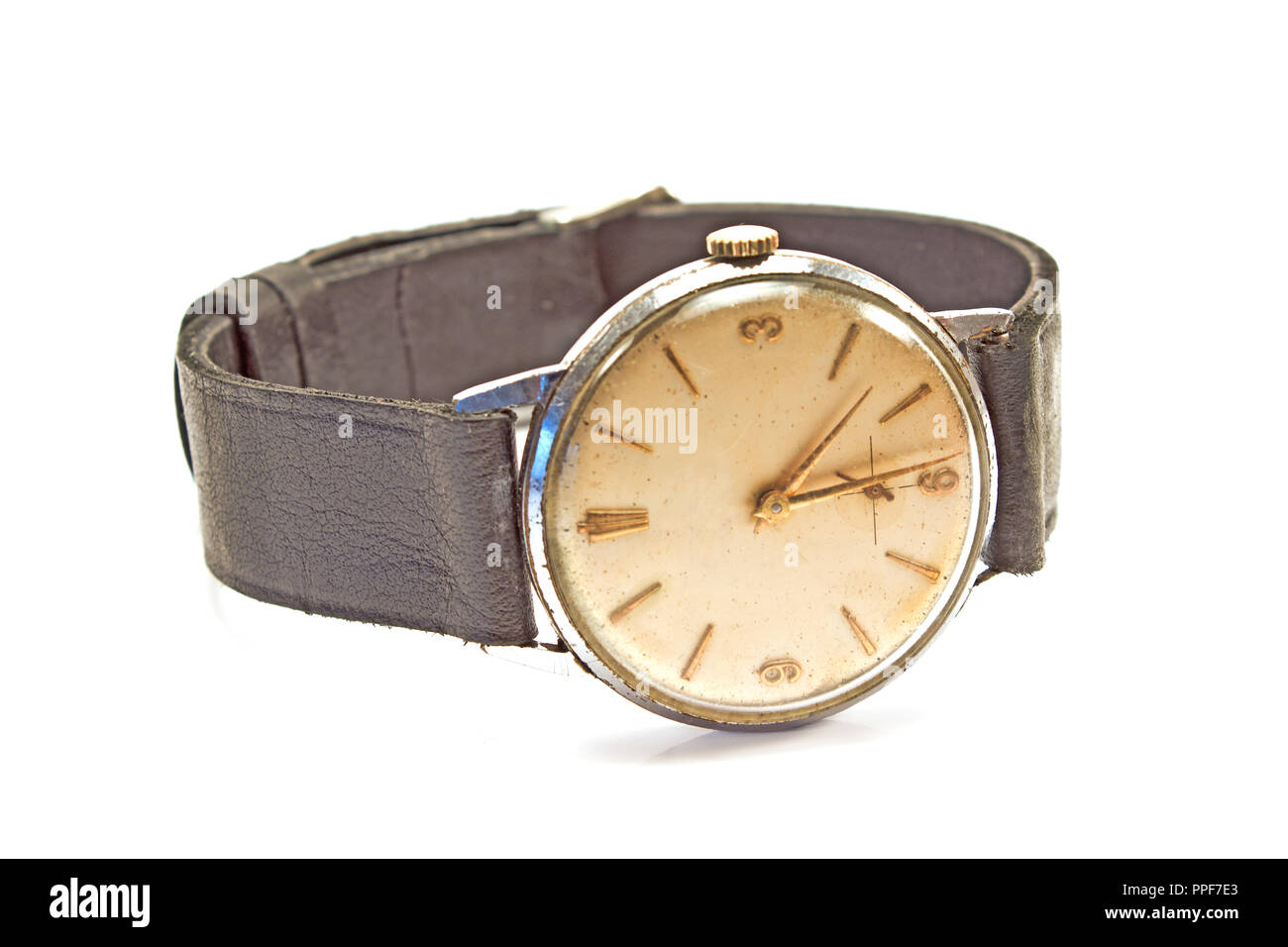 Il vecchio orologio da polso isolato su bianco Foto Stock