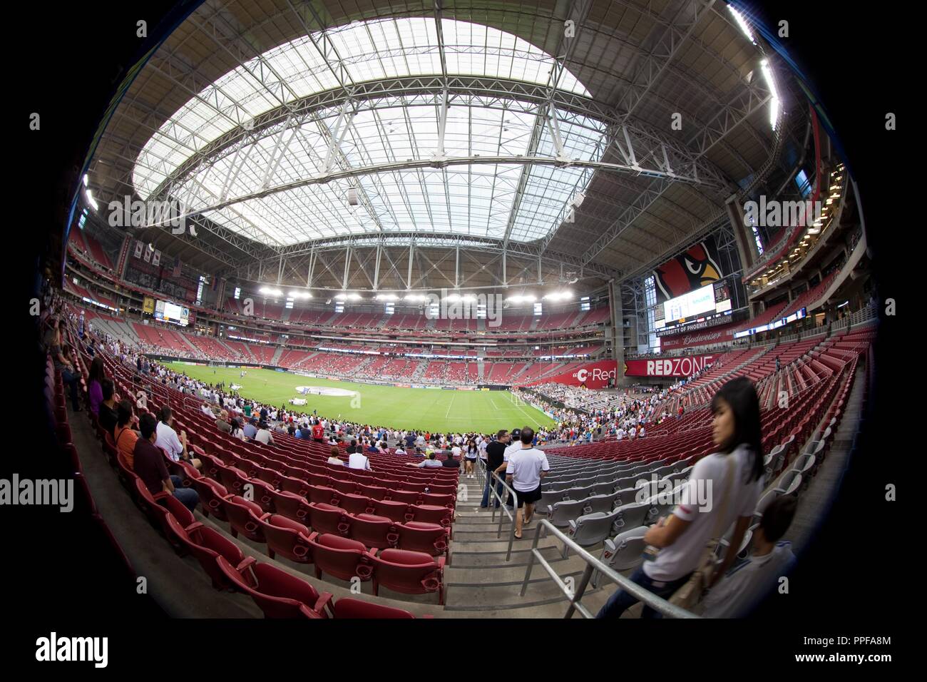 Facciata e gli aspetti interni della Arizona CARDINAL STADIUM. STADIUM Arizona Cardinals, durante la fase di pre-stagione le azioni e il 2013 Guinness International Foto Stock