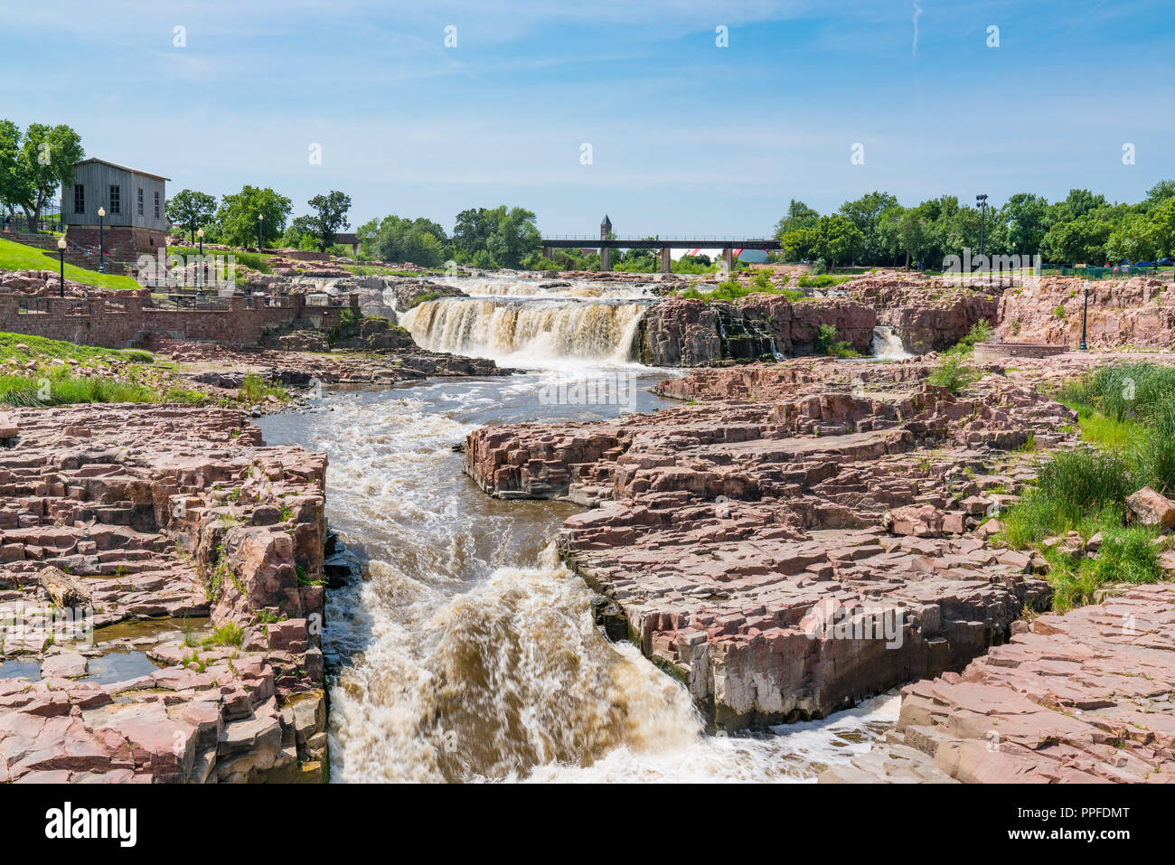 Il parco delle cascate lungo il grande fiume Sioux in Sioux Falls South Dakota Foto Stock