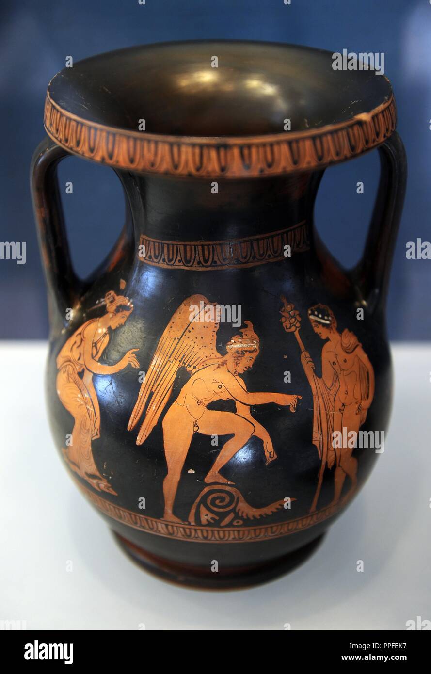 Ceramica greca a figure rosse immagini e fotografie stock ad alta  risoluzione - Alamy
