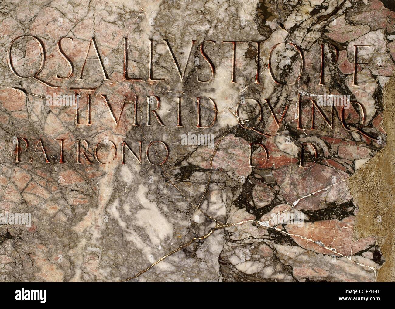 L'Italia. La Campania, Pompei. Iscrizione in piazza romana capitelli. Foto Stock