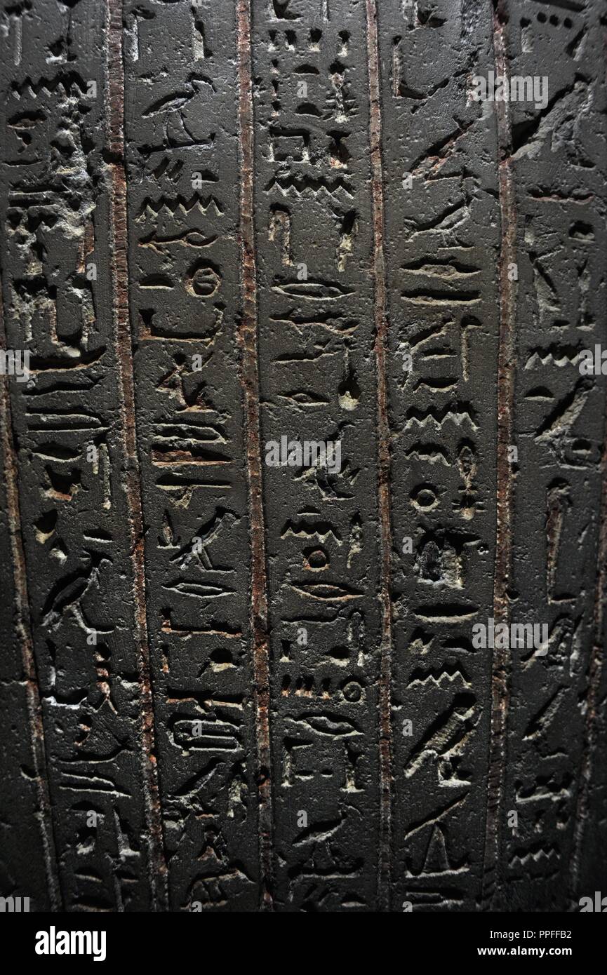 Arte Egizia Sarcofago di Thut-nakht. C. 200 A.C. Egitto tolemaico. Dettaglio. Scrittura geroglifica. La Carlsberg Glyptotek museo. Copenhagen. Danimarca.. Foto Stock