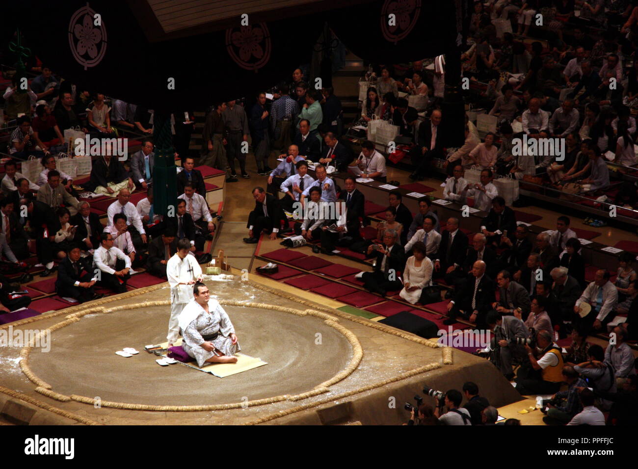 Sumo wrestling a Ryōgoku Kokugikan a Tokyo in Giappone Foto Stock