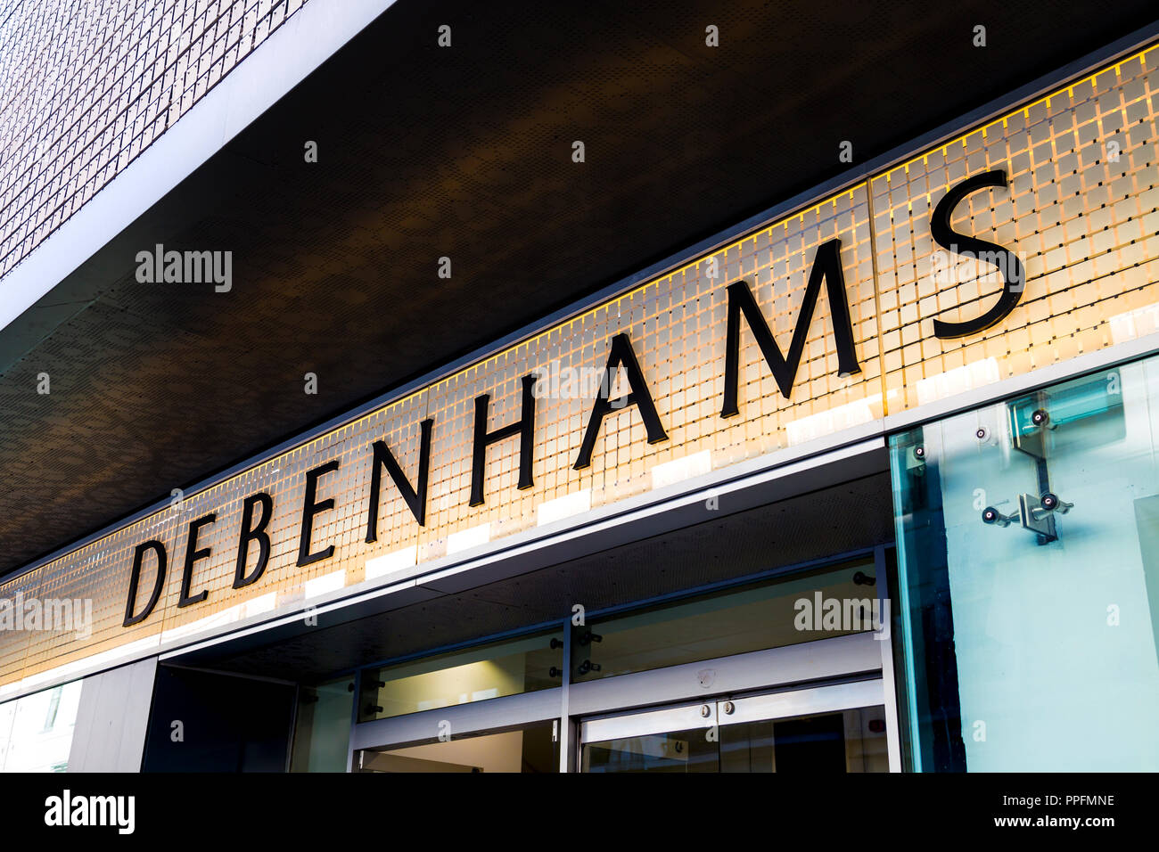 Facciata del negozio Debenhams su Oxford Street, London, Regno Unito Foto Stock