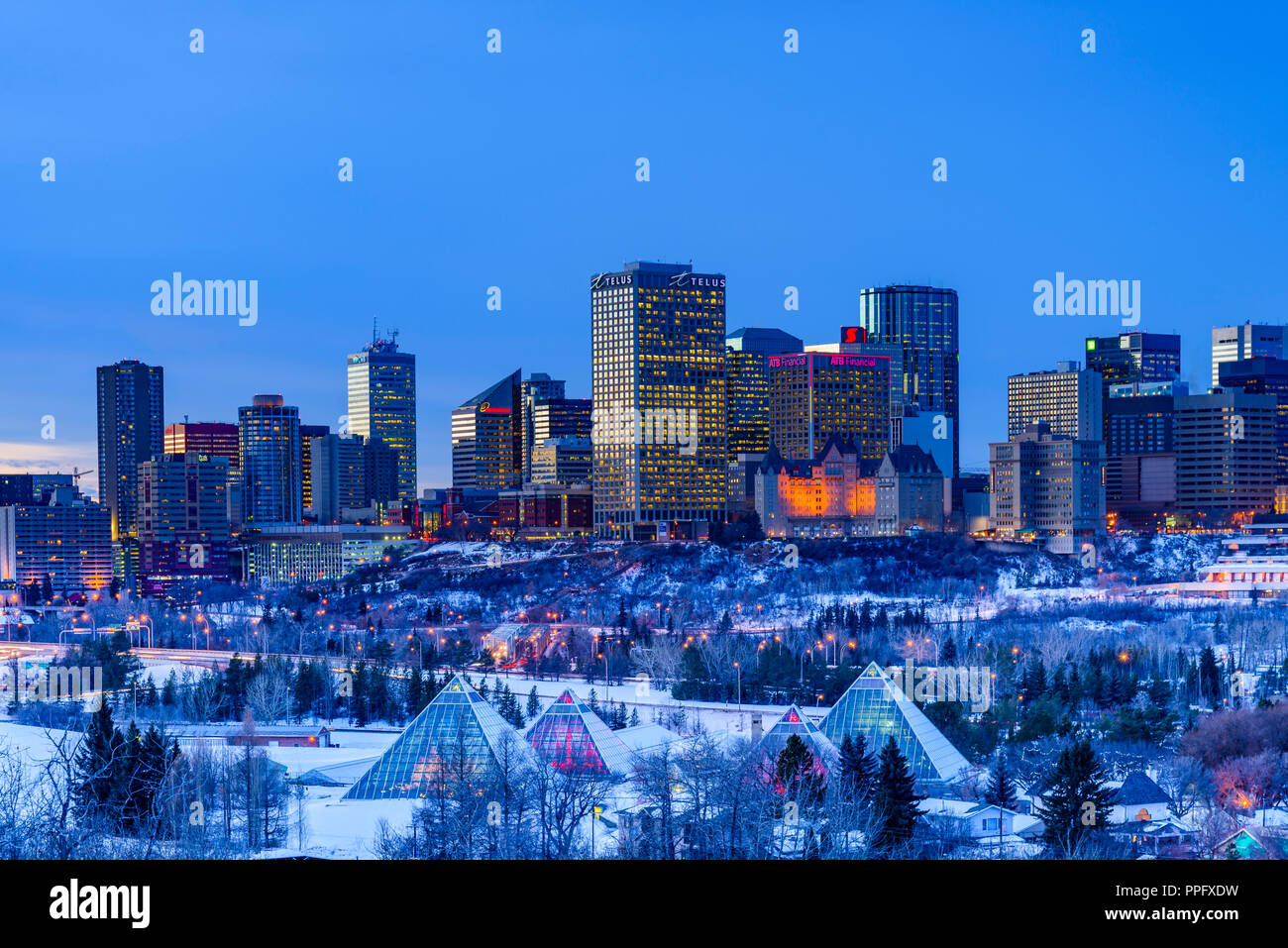 La skyline di Edmonton in inverno, Edmonton, Alberta, Canada Foto Stock