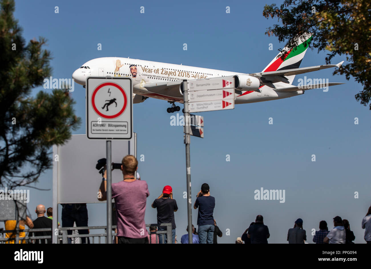 Frankfurt / Main Airport, FRA, Fraport, Emirates Airbus A380-800, avvicinando il piano Spotter, Foto Stock