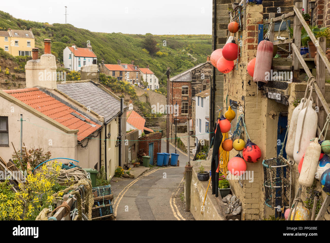 Rundgang durch Staithes Foto Stock