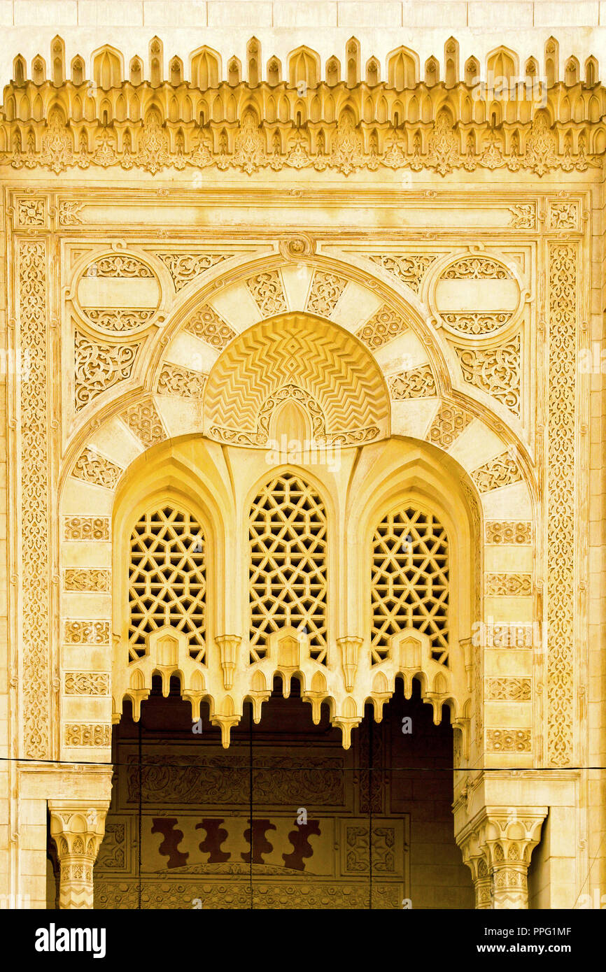 La parete esterna della moschea ingresso ornamentali Foto Stock