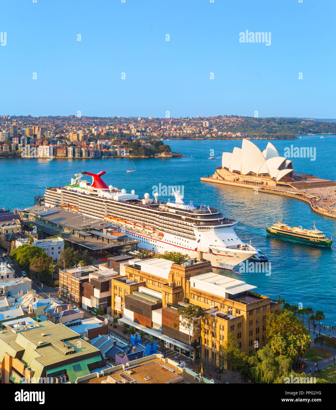Spirito di Carnival Cruise nave ormeggiata al Terminal Passeggeri Oltreoceano a Sydney, Nuovo Galles del Sud, Australia Foto Stock