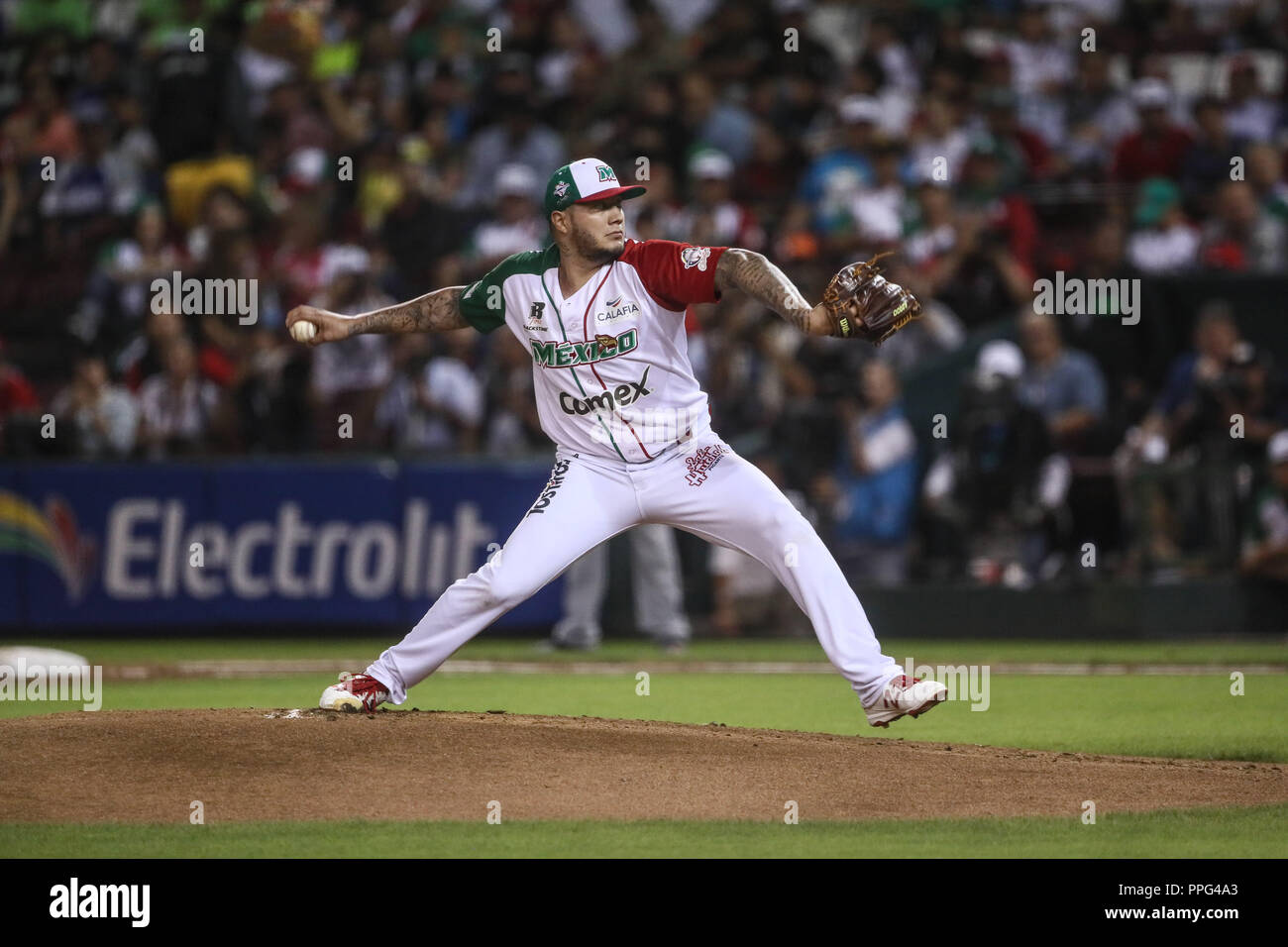 Héctor Velázquez lanciatore de Mexico, duranti el partido final de la Serie del Caribe en el Nuevo Estadio de los Tomateros en Minatitlan, Messico, Martes Foto Stock