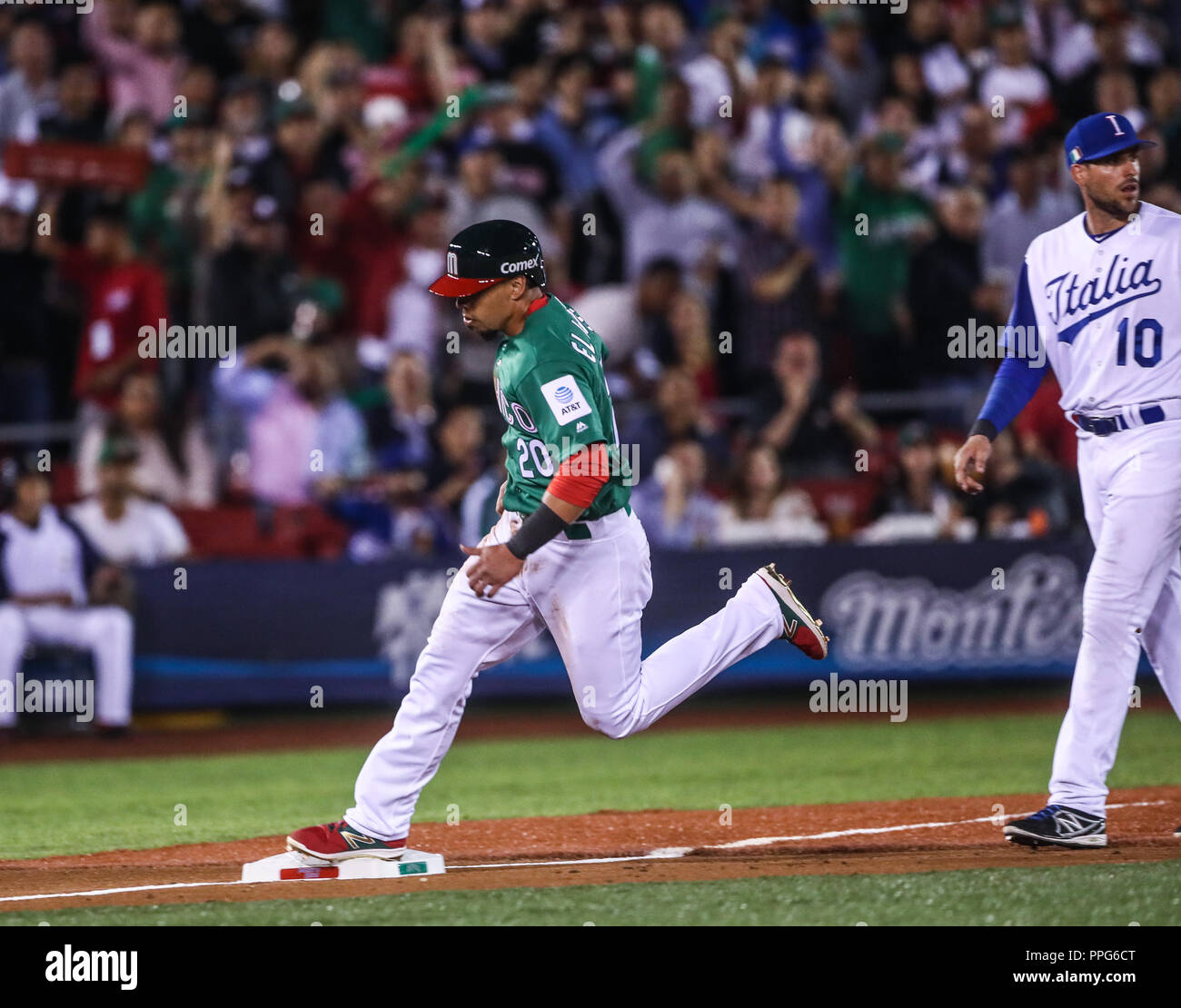 Sebastian Elizalde de Mexico, duranti el partido de Messico vs Italia,Clásico Mundial de Beisbol en el Estadio de Charros de Jalisco. Guadalajara Jali Foto Stock