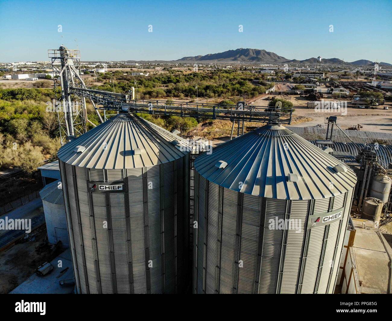 Vista aerea di fienili, struttura in acciaio di fienili nel Expogan, bestiame Regionale Europea di Sonora (UGRS). Hermosillo Sonora Foto Stock