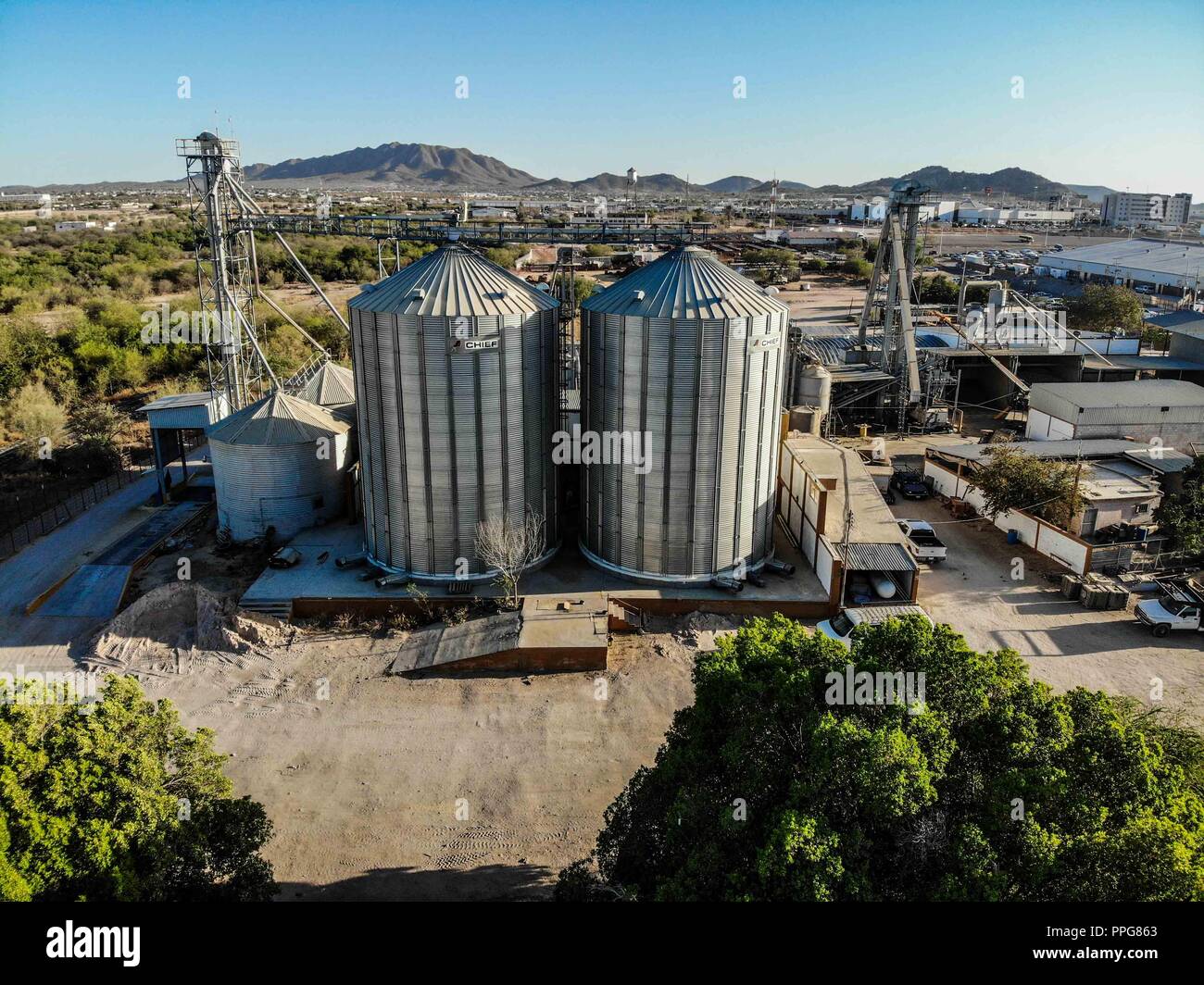 Vista aerea di fienili, struttura in acciaio di fienili nel Expogan, bestiame Regionale Europea di Sonora (UGRS). Hermosillo Sonora Foto Stock