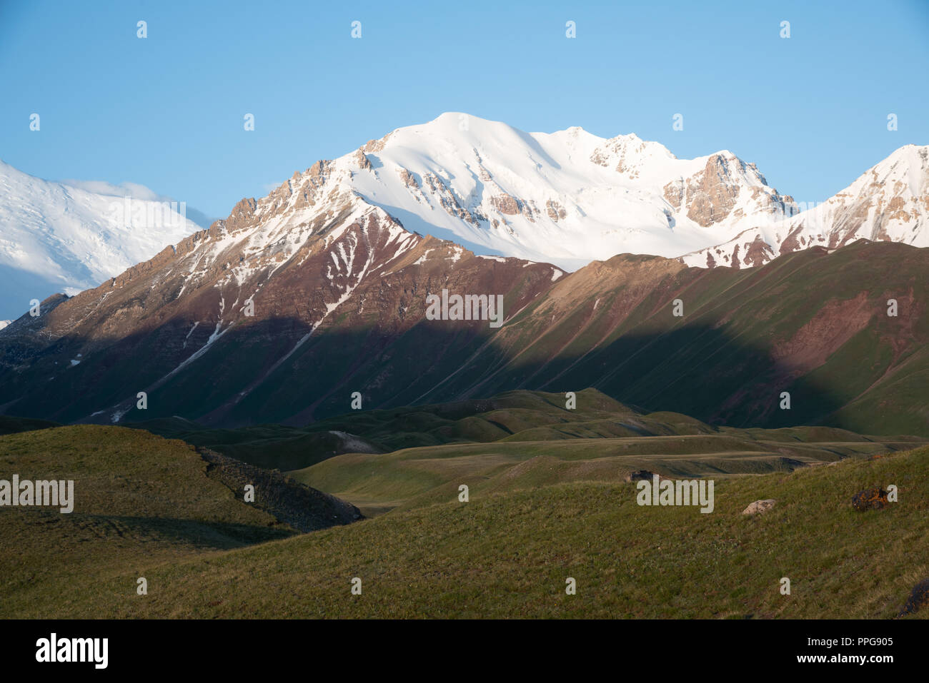 Alba sul picco Lenin valley, Kirghizistan Foto Stock