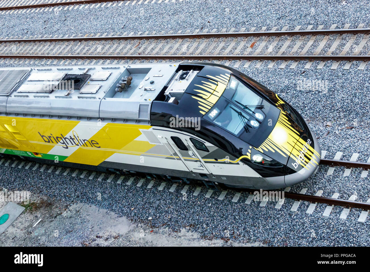 West Palm Beach Florida, vista dall'alto del treno passeggeri Brightline dall'alto del motore Foto Stock