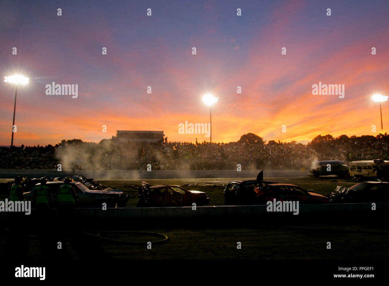 Demolition derby e emozione spettacolo al Thompson Speedway in Thompson, Connecticut Foto Stock