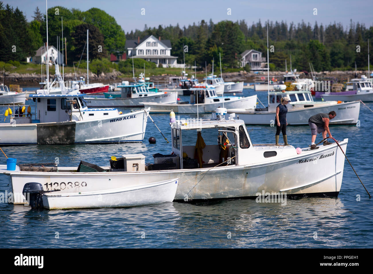 I pescatori di aragoste nelle loro barche sul isola di Vinalhaven, Maine. La comunità insulari in Penobscot Bay è uno dei più grandi per la pesca di aragoste in Foto Stock