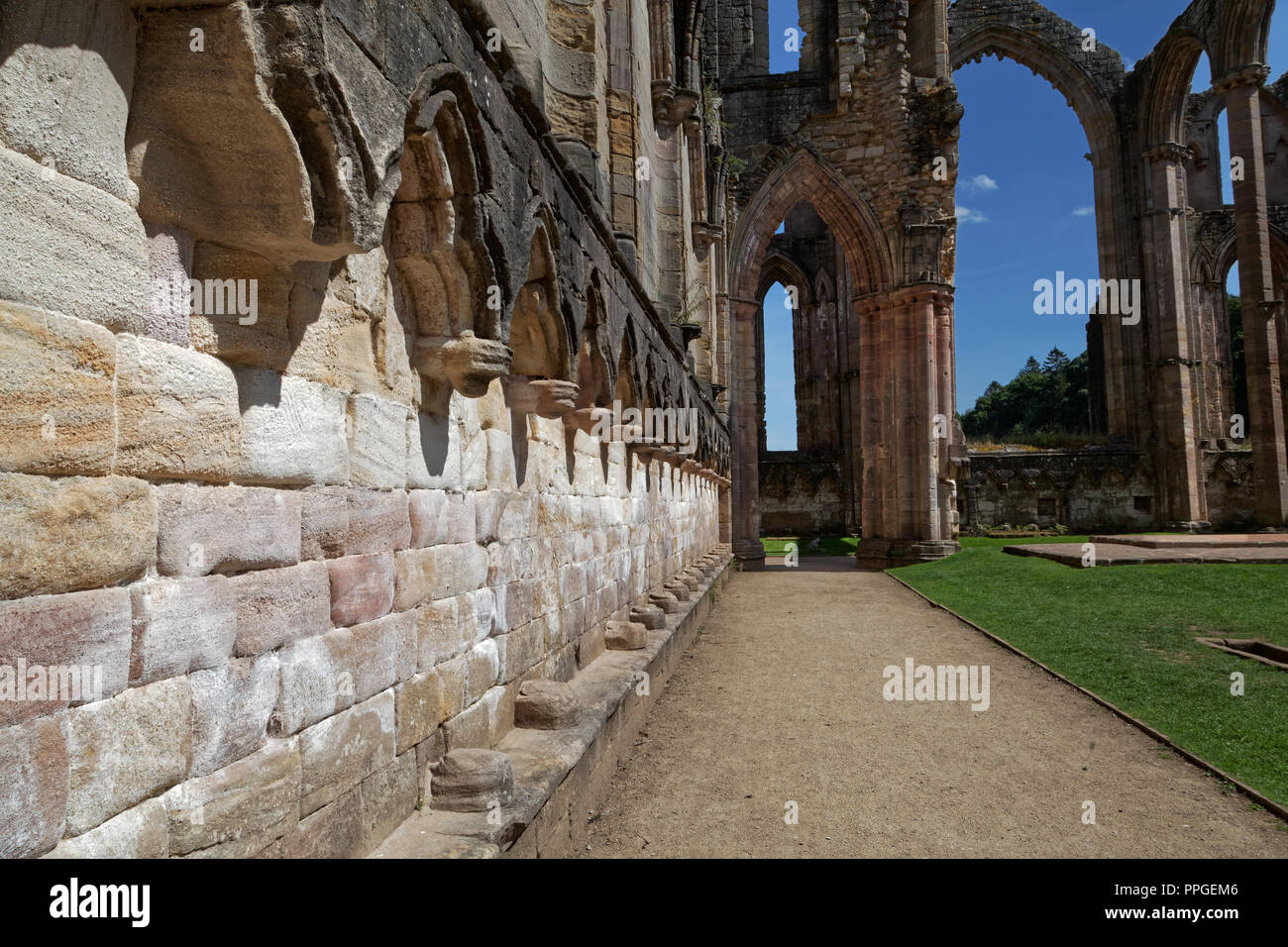 Fountains Abbey, North Yorkshire, un sito Patrimonio Mondiale dell'UNESCO - resti ben conservati di un monastero cistercense Foto Stock