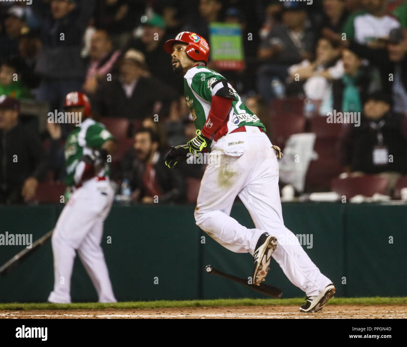 Chris Roberson's home run di Mexicali aquile su Puerto Rico, durante i Caraibi Serie gioco in Minatitlan, Messico, Mercoledì, 1 febbraio 2017. (AP Phot Foto Stock