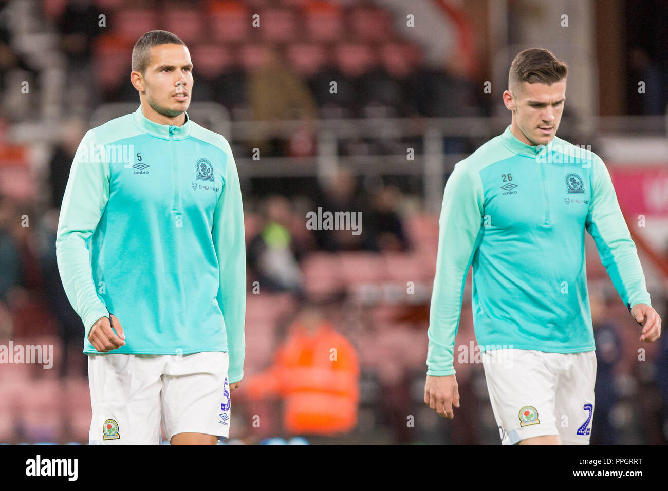 Bournemouth, Regno Unito. Il 25 settembre 2018. Jack Rodwell e Darragh Lenihan di Blackburn Rovers prima al carabao EFL Cup 1/16-match finale tra AFC Bournemouth e Blackburn Rovers presso la vitalità Stadium, Bournemouth, Inghilterra il 25 settembre 2018. Foto di Simon Carlton. Solo uso editoriale, è richiesta una licenza per uso commerciale. Nessun uso in scommesse, giochi o un singolo giocatore/club/league pubblicazioni. Credit: UK Sports Pics Ltd/Alamy Live News Foto Stock