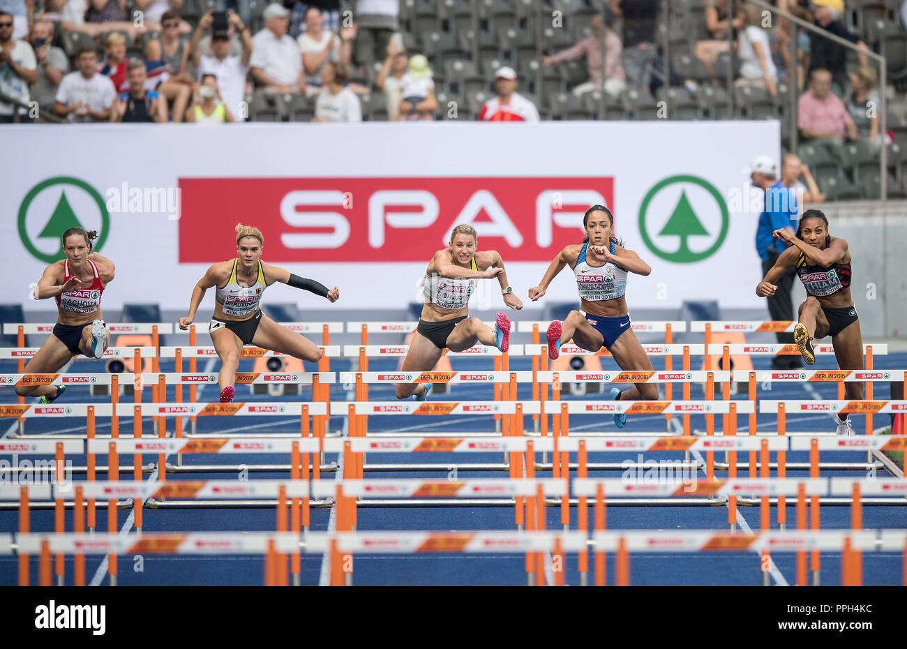 Berlino, Deutschland. 09Aug, 2018. Da sinistra a destra Katerina CACHOVA (CZE), Louisa GRAUVOGEL (GER), Carolin SCHAEFER (Schafer), Germania, Katarina JOHNSON-THOMSON (GBR), Nafissatou THIAM (BEL), azione, heptathlon 100m Huerden, su 09.08.2018 Campionato Europeo di Atletica 2018 a Berlino/Germania Da 06.08. - 12.08.2018. | Utilizzo di credito in tutto il mondo: dpa/Alamy Live News Foto Stock