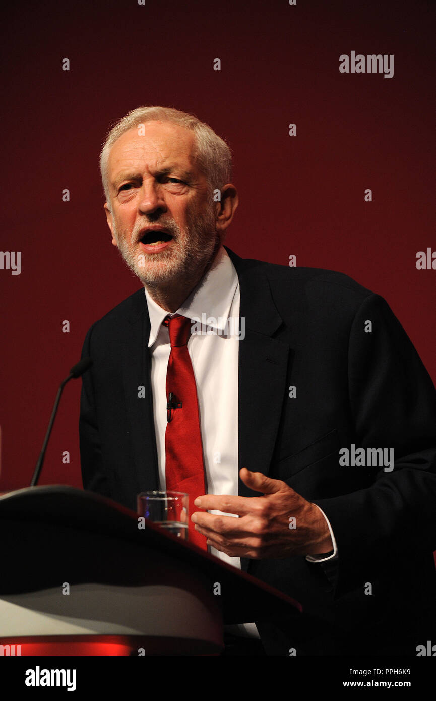 Liverpool, in Inghilterra. 26 Settembre, 2018. Jeremy Corbyn MP, leader del partito laburista offre il suo leader il discorso alla conferenza sulla sessione finale del partito laburista conferenza annuale presso la ACC Centro Conferenze. Kevin Hayes/Alamy Live News Foto Stock