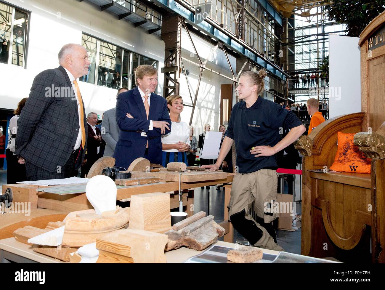 Hengelo, Paesi Bassi. 26 Sep, 2018. Re Willem-Alexander dei Paesi Bassi al De Gieterij van het ROC Twente in Hengelo, il 26 settembre 2018, per partecipare alla conferenza annuale di organizzazione in rete De Maatschappij in occasione del suo centocinquantesimo anniversario come una tecnologia fotografica città : Albert Nieboer/ Paesi Bassi OUT/point de vue OUT | Credit: dpa/Alamy Live News Foto Stock