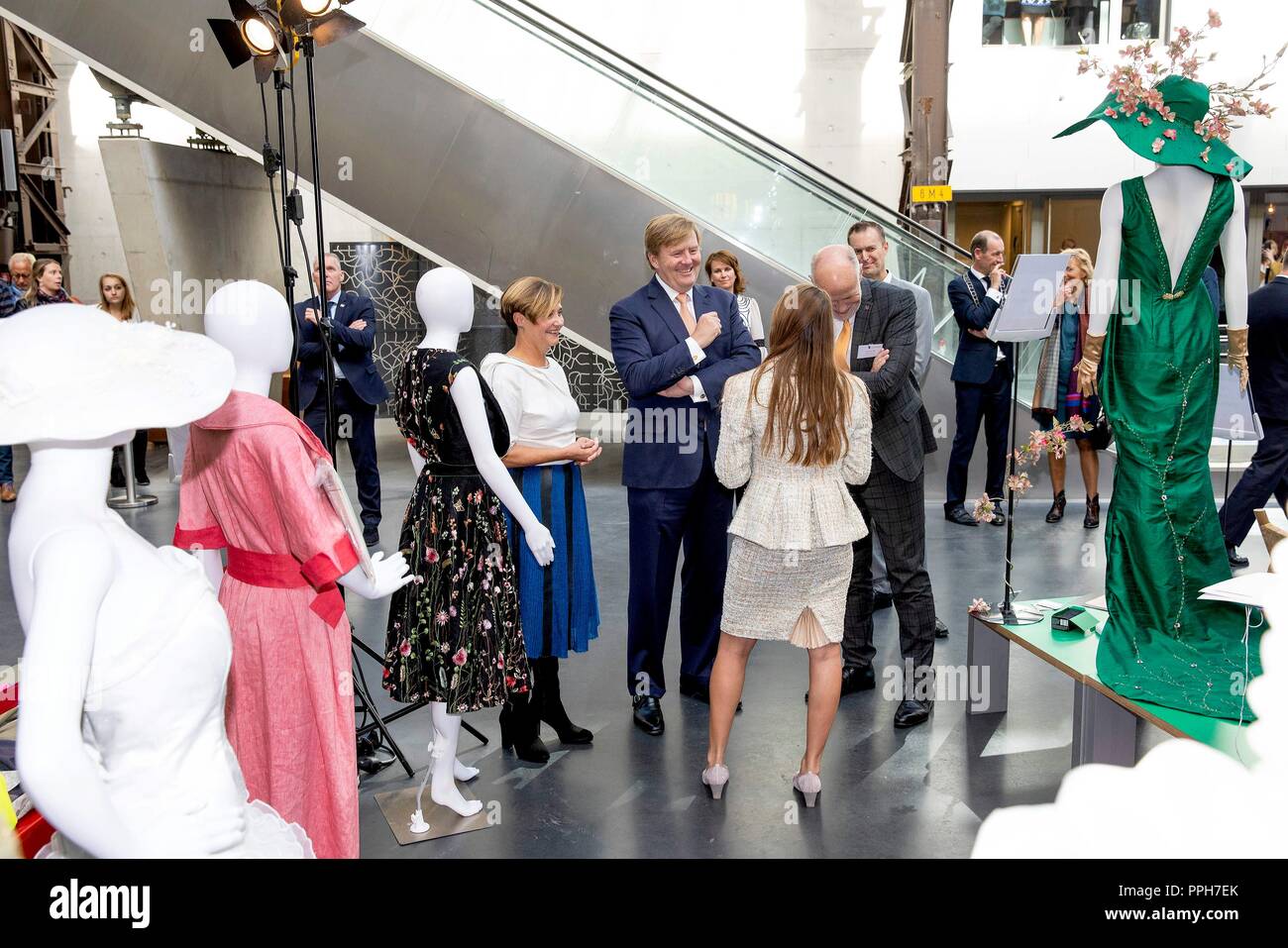Hengelo, Paesi Bassi. 26 Sep, 2018. Re Willem-Alexander dei Paesi Bassi al De Gieterij van het ROC Twente in Hengelo, il 26 settembre 2018, per partecipare alla conferenza annuale di organizzazione in rete De Maatschappij in occasione del suo centocinquantesimo anniversario come una tecnologia fotografica città : Albert Nieboer/ Paesi Bassi OUT/point de vue OUT | Credit: dpa/Alamy Live News Foto Stock