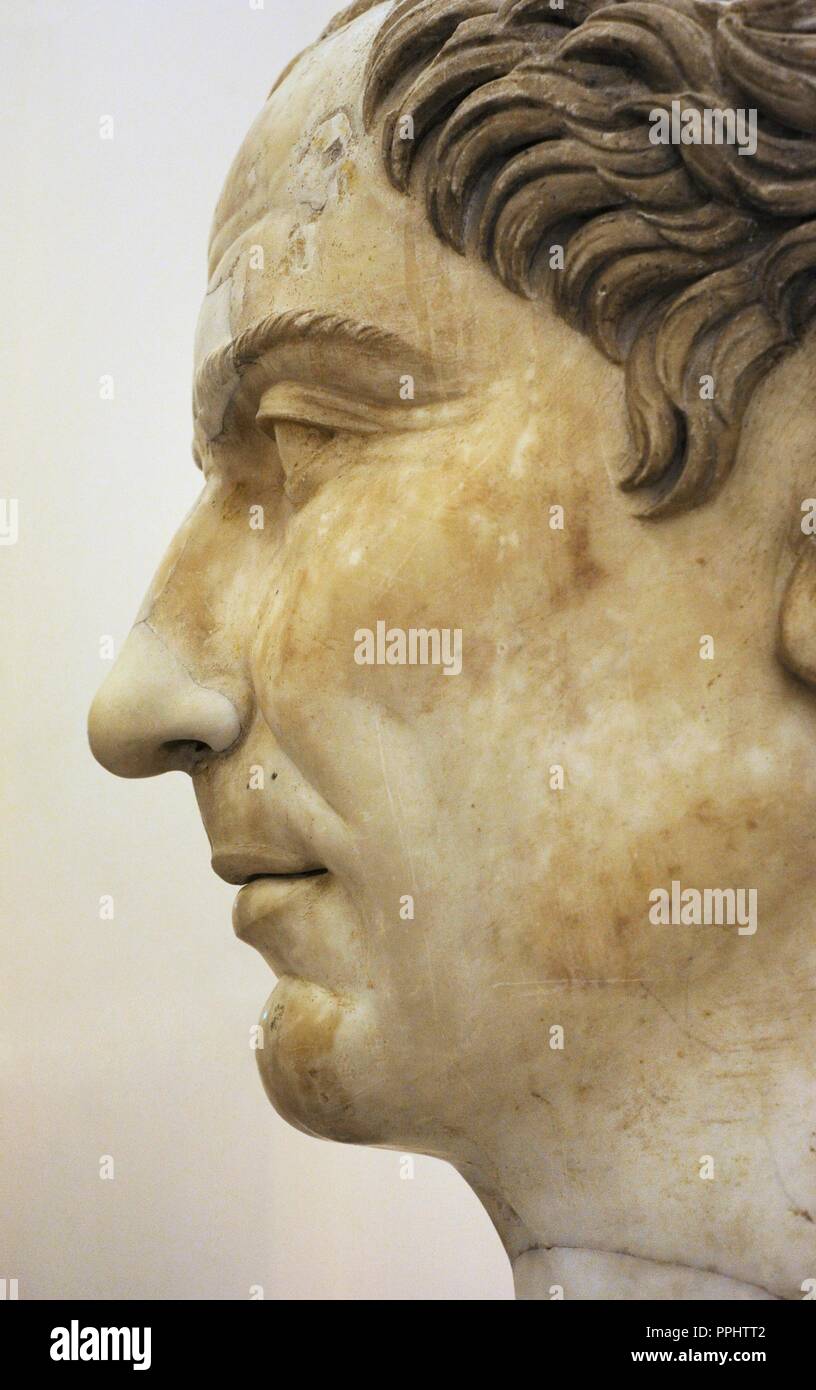 Giulio Cesare (100 BC-44 BC). Politico romano e generale. Copia Trajanic (AD 110) di un originale di 50 BC. Museo Archeologico Nazionale di Napoli. L'Italia. Foto Stock