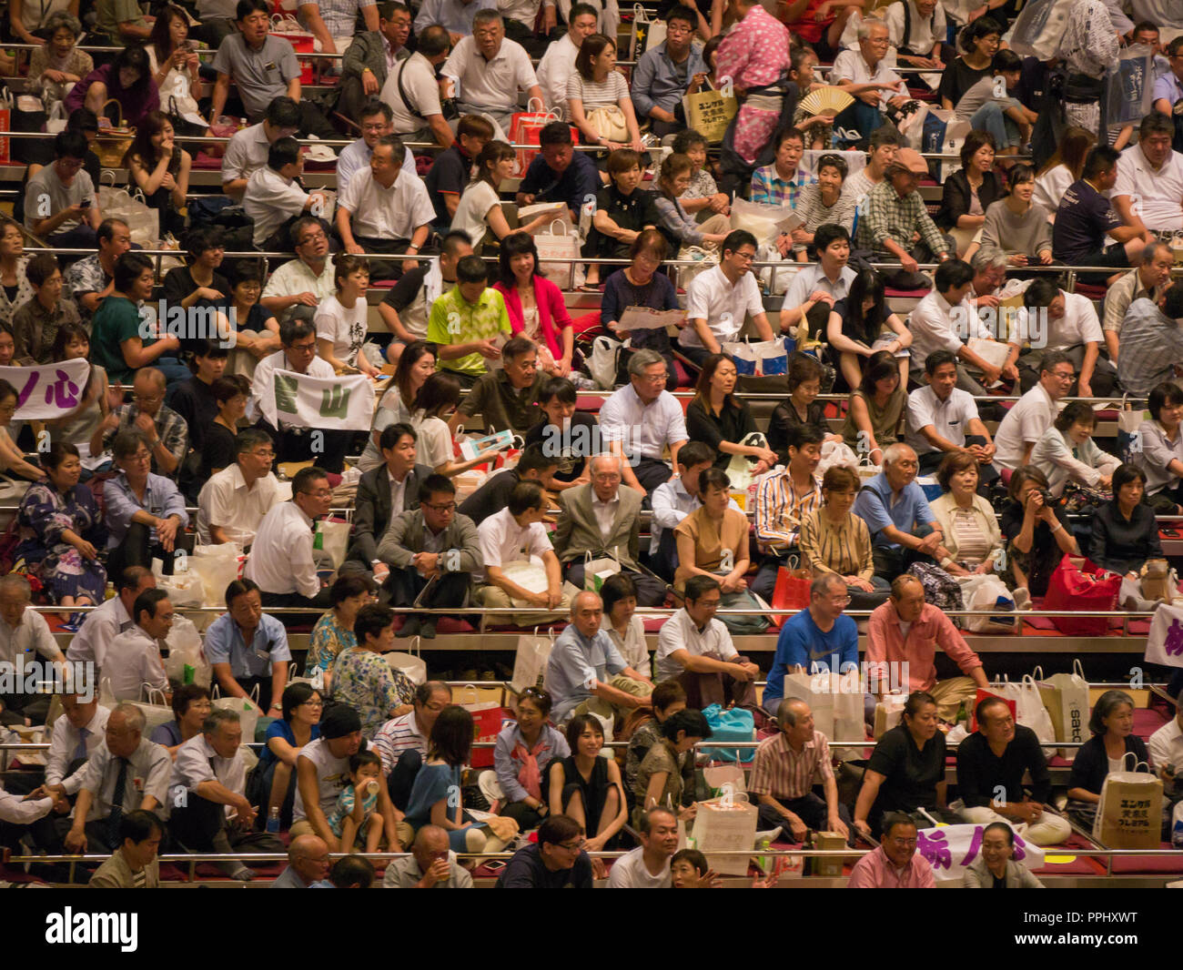 Tokyo, Giappone. Il 9 settembre 2018. Vista degli spettatori giapponesi che frequentano il torneo di Sumo nel settembre 2018. Ryogoku Tokyo Foto Stock