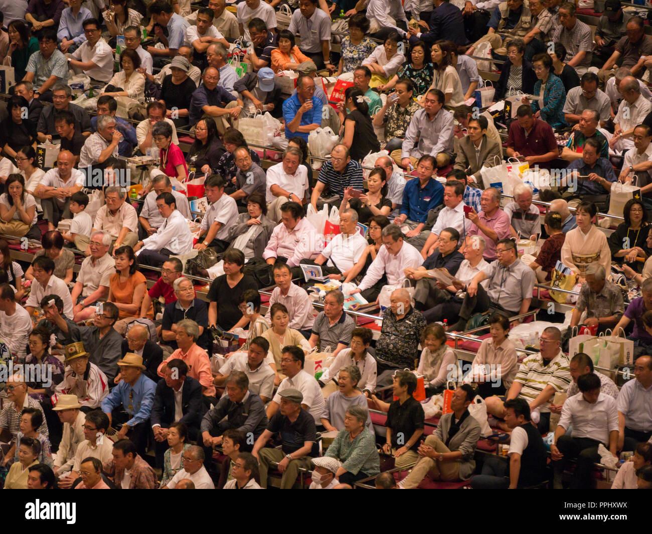 Tokyo, Giappone. Il 9 settembre 2018. Vista degli spettatori giapponesi che frequentano il torneo di Sumo nel settembre 2018. Ryogoku Tokyo Foto Stock