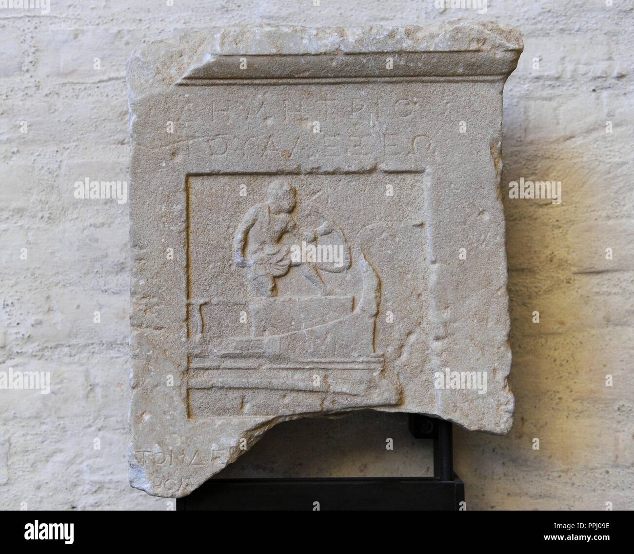 Arte greche. Grave il sollievo di Demetrios. Metà del IV secolo A.C. Defunto come guerriero su una nave da guerra. Glyptothek. Monaco di Baviera. Germania. Foto Stock