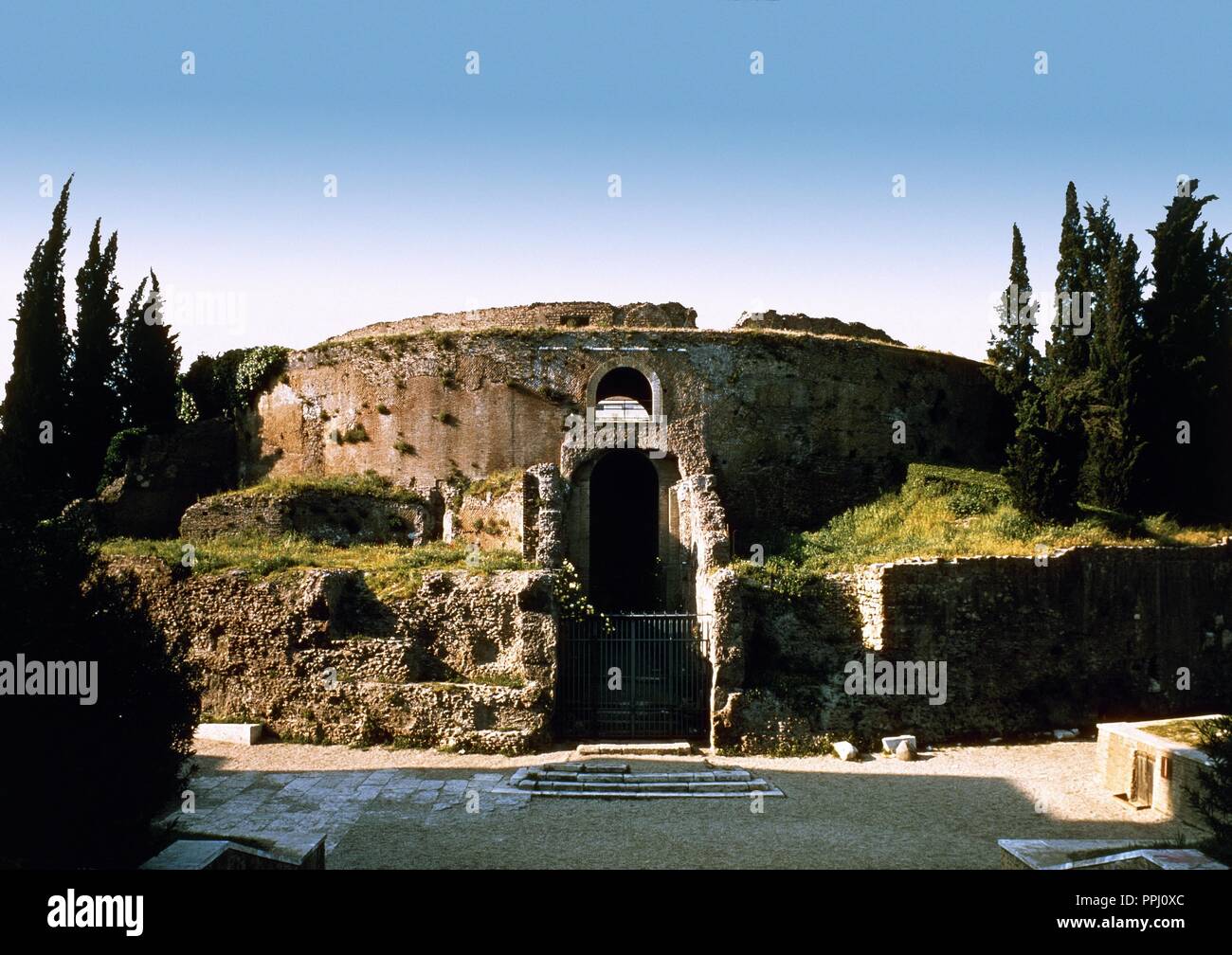 MAUSOLEO DI AUGUSTO - 29 AC - TUMBA DE OCTAVIO JULIO AGUSTO - ARQUITECTURA funeraria romana. Posizione: Mausoleo di Augusto. ITALIA. Foto Stock